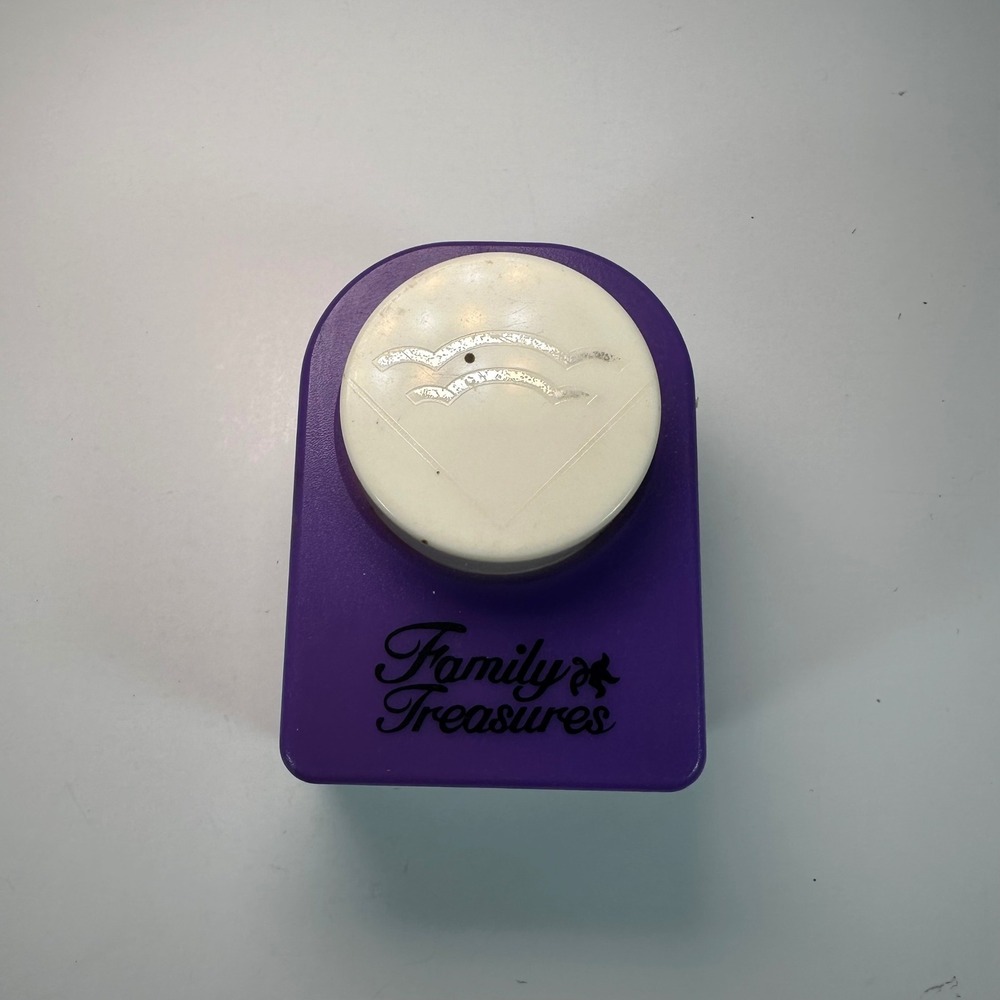 Family Treasures Corner Paper‎ Punch Wavy Scallop Edge Scrapbooking Tool Purple